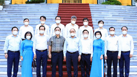 Chủ tịch nước Nguyễn Xuân Phúc: Trong đại dịch Covid-19 Việt Nam rất cần những nhân tố điển hình của ngành Dệt May