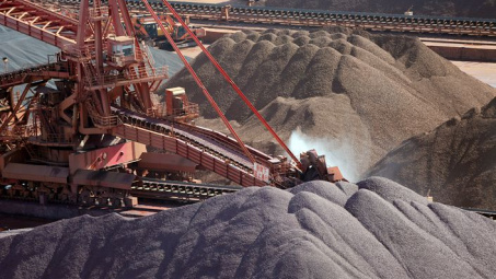 Giá quặng sắt giằng co, chịu ảnh hưởng tiêu cực từ sự suy yếu của nền kinh tế Trung Quốc