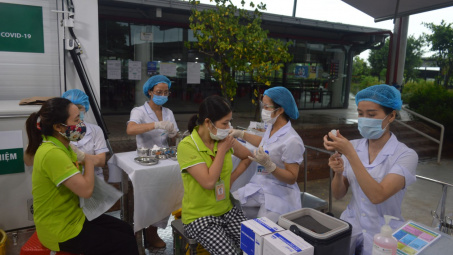 Thái Bình: Triển khai tiêm vắc xin phòng Covid-19 bằng xe ô tô lưu động chuyên dụng