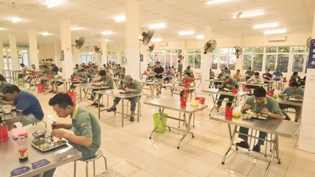 Hỗ trợ bữa ăn cho người lao động “3 tại chỗ” là chủ trương rất nhân văn của Công đoàn