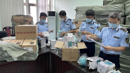 Thu giữ hàng trăm ngàn sản phẩm, thiết bị y tế chống dịch giả nhãn hiệu