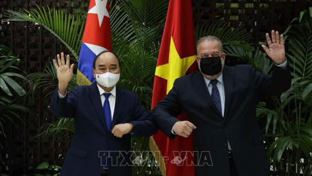 Chủ tịch nước Nguyễn Xuân Phúc hội kiến Thủ tướng Cuba Manuel Marrero Cruz