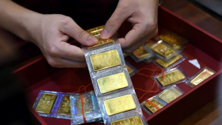 Tâm lý tiêu cực quay trở lại thị trường, giá vàng dự báo tiếp tục giảm trong tuần này