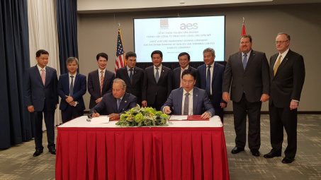 Bộ trưởng Nguyễn Hồng Diên làm việc với Tập đoàn AE chứng kiến Lễ ký kết thỏa thuận Liên doanh Dự án Kho cảng LNG Sơn Mỹ