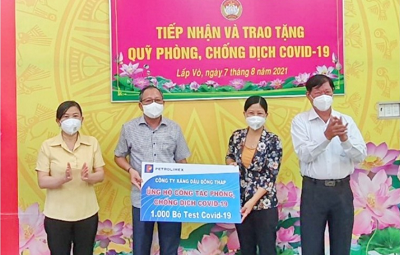 Petrolimex tiếp tục hỗ trợ kinh phí, lương thực, thực phẩm cho người dân vùng dịch Covid-19