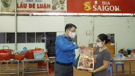 Trung ương Đoàn cùng Sabeco trao 3 tỷ đồng cho 600 hộ kinh doanh nhỏ ngành thực phẩm và đồ uống