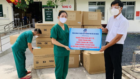 Trao tặng 100 bộ máy tính và 100 máy in cho Trung tâm Hồi sức tích cực người bệnh COVID-19 Bệnh viện Bạch Mai tại TP. Hồ Chí Minh