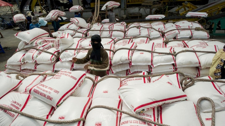 Khó khăn trong vận chuyển kìm hãm hoạt động xuất khẩu gạo khu vực Châu Á