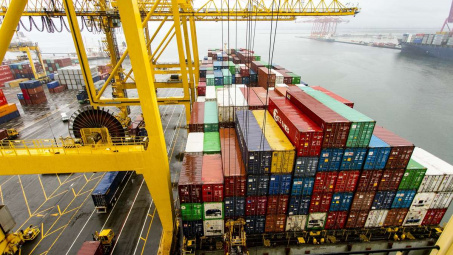 Giá cước vận chuyển container từ Châu Á đi Bắc Mỹ tăng hơn 500% chỉ trong 1 năm
