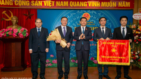 Tiếp tục hoàn thiện chính sách để vận hành thị trường điện minh bạch, hiệu quả