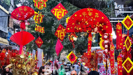 Đồ trang trí Tết Nhâm Dần 2022: Hàng nội hút khách, giá cả ổn định
