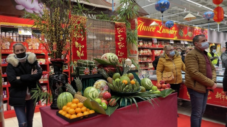 Ấn tượng Tuần lễ Tết Việt Nam tại siêu thị Carrefour của Pháp