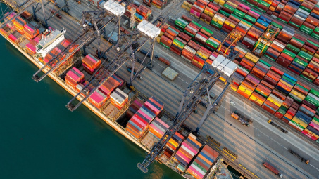 Cảng container lớn thứ 4 thế giới giảm thời gian tiếp nhận hàng, giá cước vận chuyển tăng mạnh