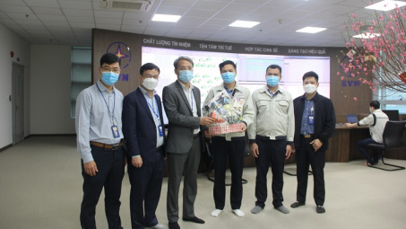 Những kỹ sư ICT của ngành Điện: Để mùa Xuân thêm vui