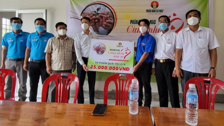 Phân bón Cà Mau khởi động Xuân sẻ chia 2022