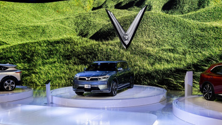 VinFast công bố dải sản phẩm xe điện tại CES 2022 và sẽ dừng sản xuất xe xăng