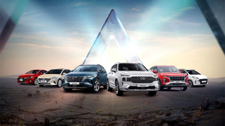 Ba khách hàng lái thử xe Hyundai trúng cặp vé xem World Cup 2022