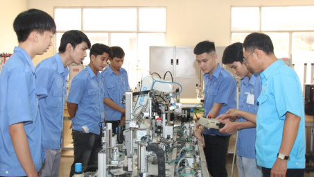 Trường Cao đẳng nghề Việt Nam - Singapore Đào tạo lao động sát nhu cầu thực tiễn