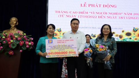Petrolimex Sài Gòn ủng hộ 443 triệu đồng hưởng ứng Tháng cao điểm “Vì người nghèo”