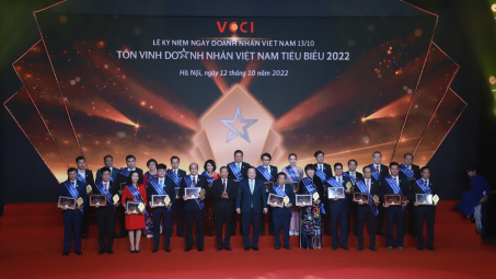 Lãnh đạo EVNNPC được vinh danh Doanh nhân tiêu biểu Việt Nam 2022