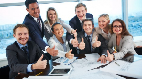 Tổng quan nghiên cứu về ảnh hưởng của phong cách lãnh đạo đến việc thực hiện trách nhiệm xã hội doanh nghiệp với người lao động