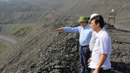 Các đơn vị sản xuất than lộ thiên vùng Cẩm Phả tập trung cao độ để cán đích