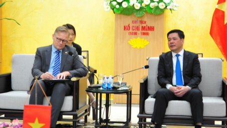 Bộ trưởng Nguyễn Hồng Diên tiếp Đại sứ Đan Mạch tại Việt Nam