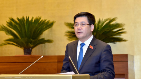 Bộ trưởng Bộ Công Thương trình bày Tờ trình về dự án Luật Bảo vệ quyền lợi người tiêu dùng (sửa đổi) tại Kỳ họp thứ 4 Quốc hội Khóa XV