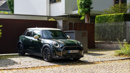 Phiên bản đặc biệt MINI Cooper S 5-Cửa Resolute Edition chính thức ra mắt Việt Nam