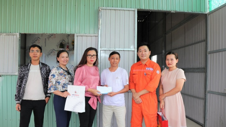 Nhiệt điện Vĩnh Tân hỗ trợ 60 triệu cho lao động gặp khó khăn, bệnh tật