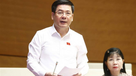 Bộ trưởng Bộ Công Thương Nguyễn Hồng Diên làm rõ một số nội dung về vấn đề xăng dầu tại phiên thảo luận Quốc hội sáng ngày 28/10