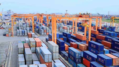 Xuất khẩu tiếp tục tăng cao hơn nhập khẩu