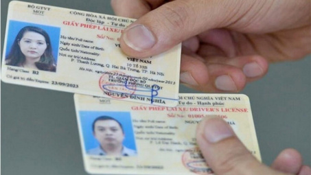 Mất bằng lái xe máy có phải thi lại không?