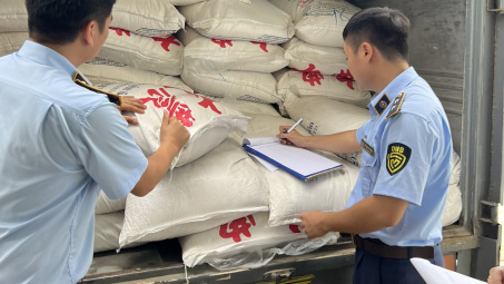 Quảng Bình: Phát hiện hơn 7 tấn đường cát nhập lậu đang trên đường đưa đi tiêu thụ