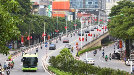 Hà Nội trang hoàng rực rỡ chào mừng 68 năm Giải phóng Thủ đô