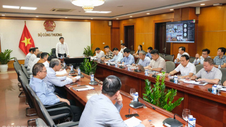 Quyết liệt thực hiện các giải pháp đảm bảo nguồn cung xăng dầu