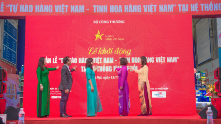 Bấm nút phát động Tuần lễ “Tự hào hàng Việt Nam - Tinh hoa hàng Việt Nam” tại Saigon Co.opmart Hà Nội