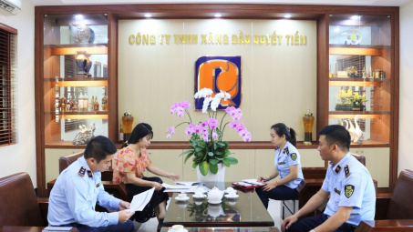 Lực lượng QLTT cả nước triển khai ký cam kết cung ứng xăng dầu giữa thương nhân đầu mối với cửa hàng bán lẻ