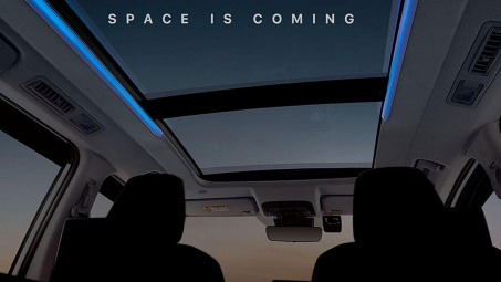 Toyota Innova thế hệ mới có cửa sổ trời cỡ lớn