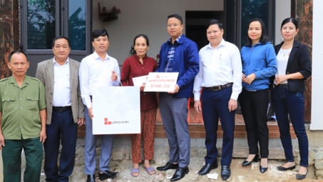 Công ty Xi măng Long Sơn trao 2 nhà tình thương tại tỉnh Hà Tĩnh