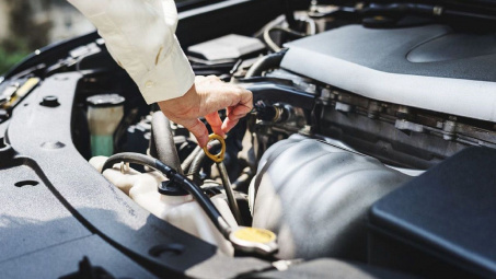 Khi dầu động cơ bị nhiễm nước, bạn cần làm gì?