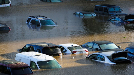 Cần làm gì khi ô tô bị ngập nước?