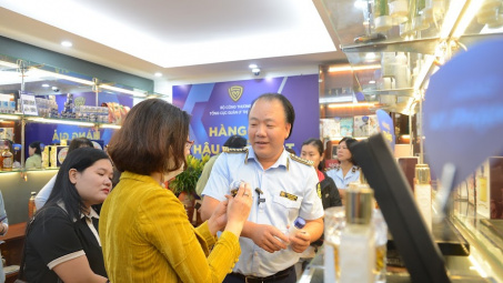 Nhận diện hàng thật, hàng giả trước cao điểm mua sắm Tết 2023