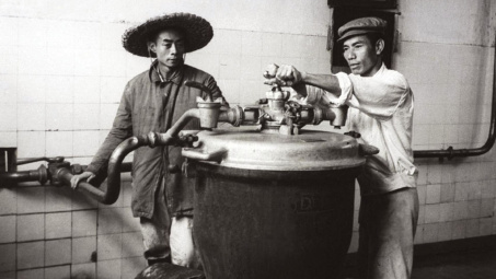Bia Hơi Hà Nội - Từ thành tựu sáng tạo của người Việt đến nét văn hóa riêng xứ kinh kỳ