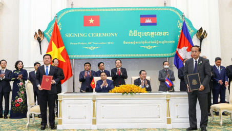 Bộ trưởng Nguyễn Hồng Diên ký kết nhiều văn kiện quan trọng nhân dịp Thủ tướng Chính phủ thăm chính thức Campuchia