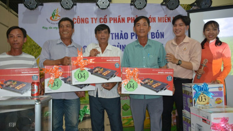 Phân bón Miền Nam: Đưa bộ sản phẩm chuyên dùng trên cây lúa đến gần hơn với bà con An Giang