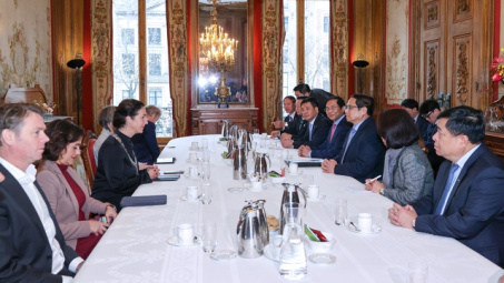 Thủ tướng: Việt Nam muốn trở thành trung tâm logistics, trung chuyển hàng hóa quốc tế