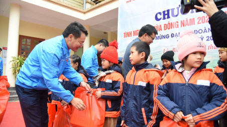 Tuổi trẻ TKV: Ấm áp chương trình thiện nguyện dịp cuối năm