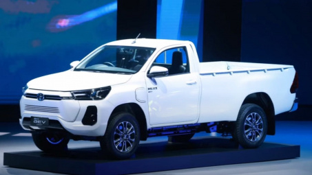 Toyota hé lộ Hilux chạy điện, chờ ngày ra mắt tại thị trường Đông Nam Á