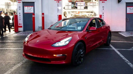 Tesla và Nissan tạo ra những chiếc xe điện đáng tin cậy nhất